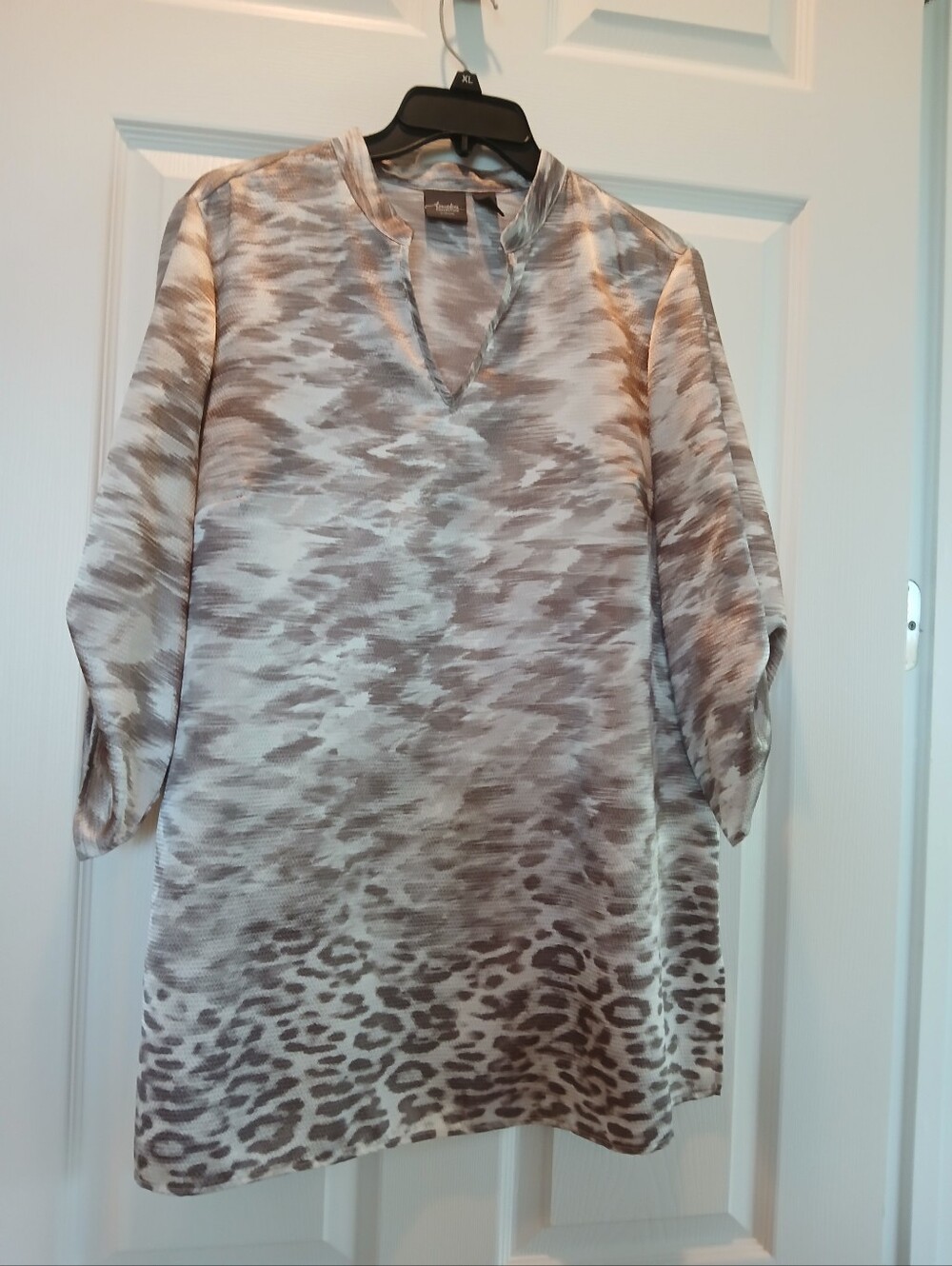 Ladies light weight tunic top